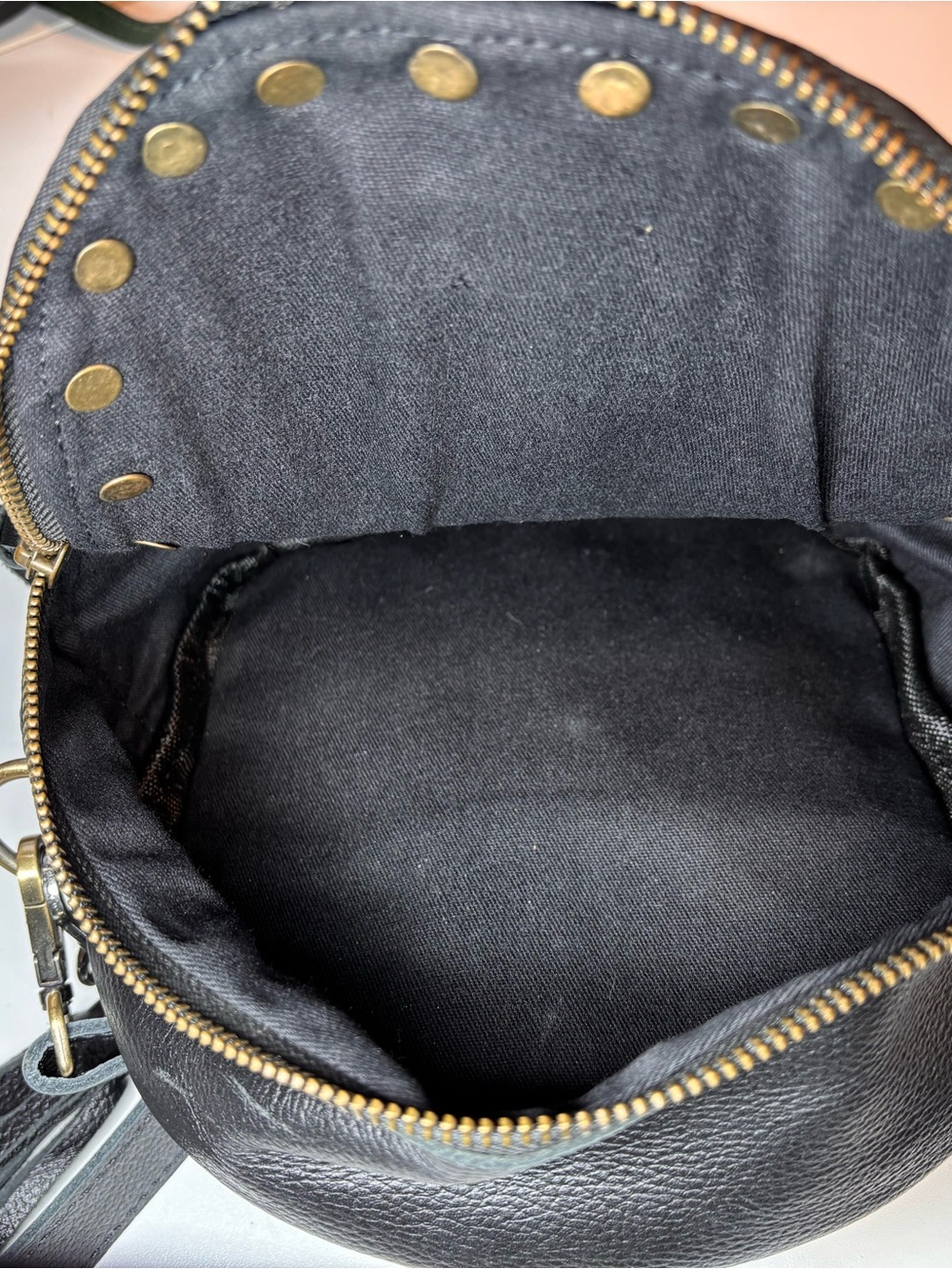 Harley Davidson Midnight Rider Leather Convertible Backpack - Picture 4 of 6